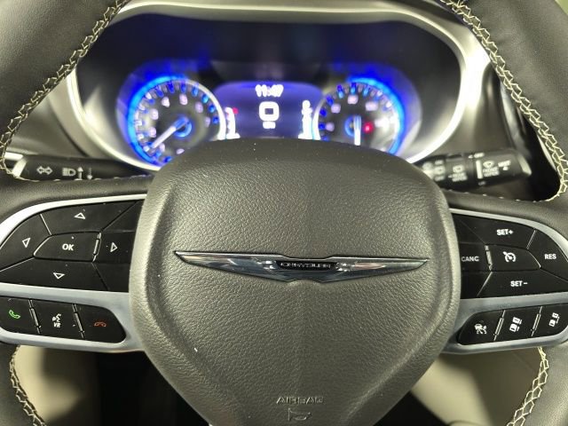 Used 2024 Chrysler Pacifica Touring-L image 13