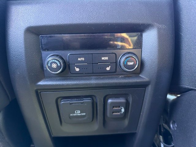 Used 2023 Chevrolet Traverse Premier FWD image 34