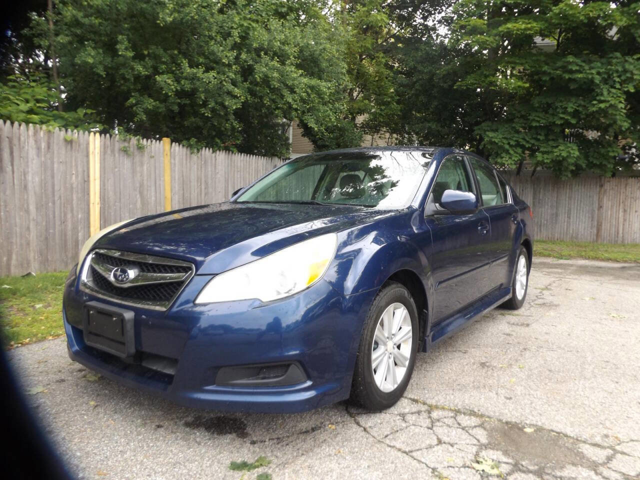 Used 2011 Subaru Legacy 2.5i Premium AWD/4WD image 1