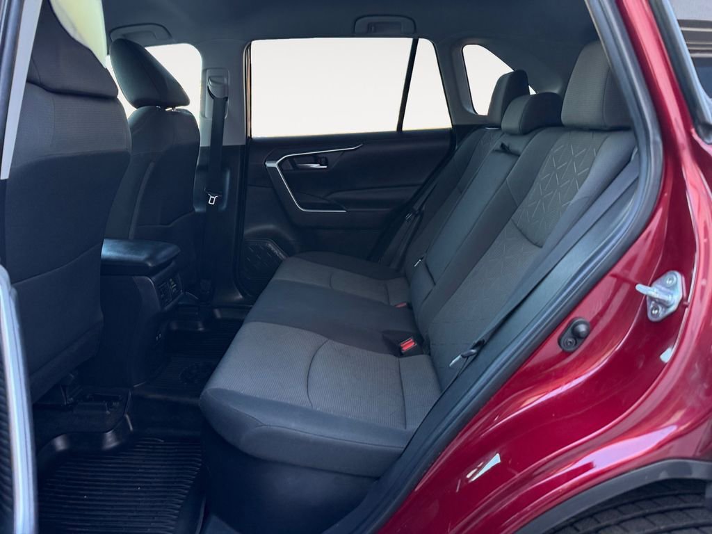 Used 2021 Toyota RAV4 XLE image 13