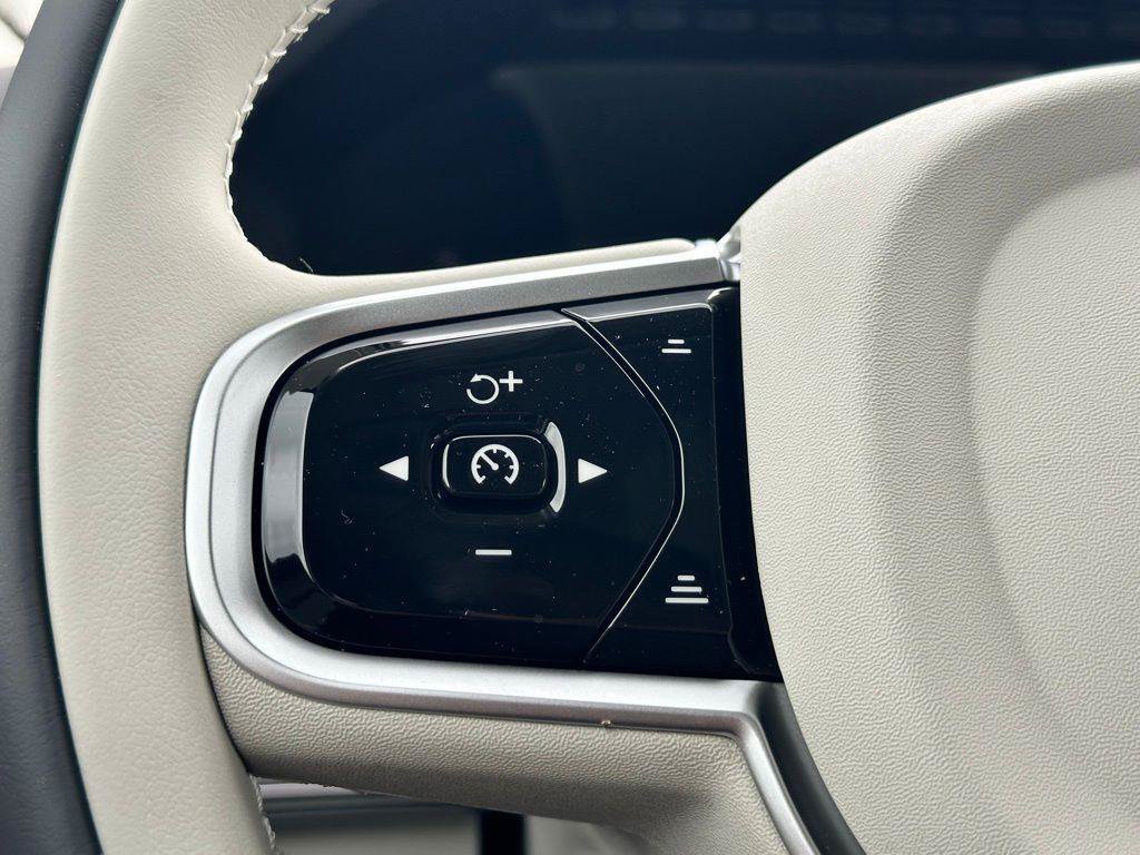 New 2026 Volvo XC90 T8 Ultra w/ Protection Package Premier AWD/4WD image 16