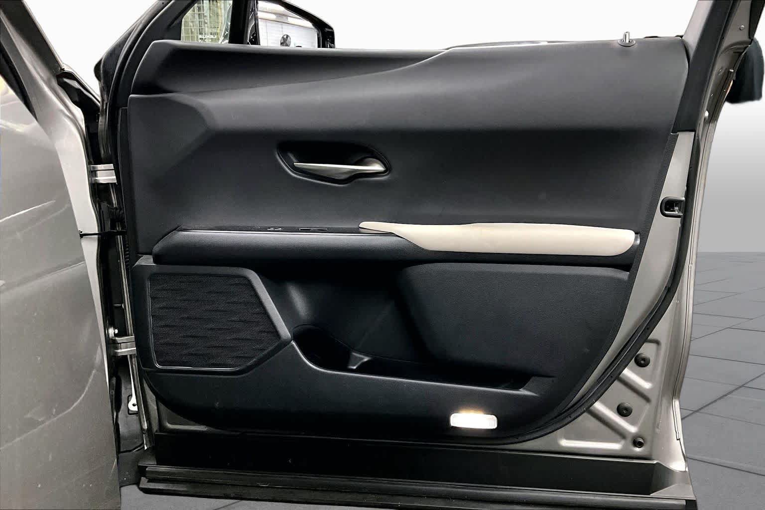 Used 2019 Lexus UX 250h w/ Premium Package AWD/4WD image 22