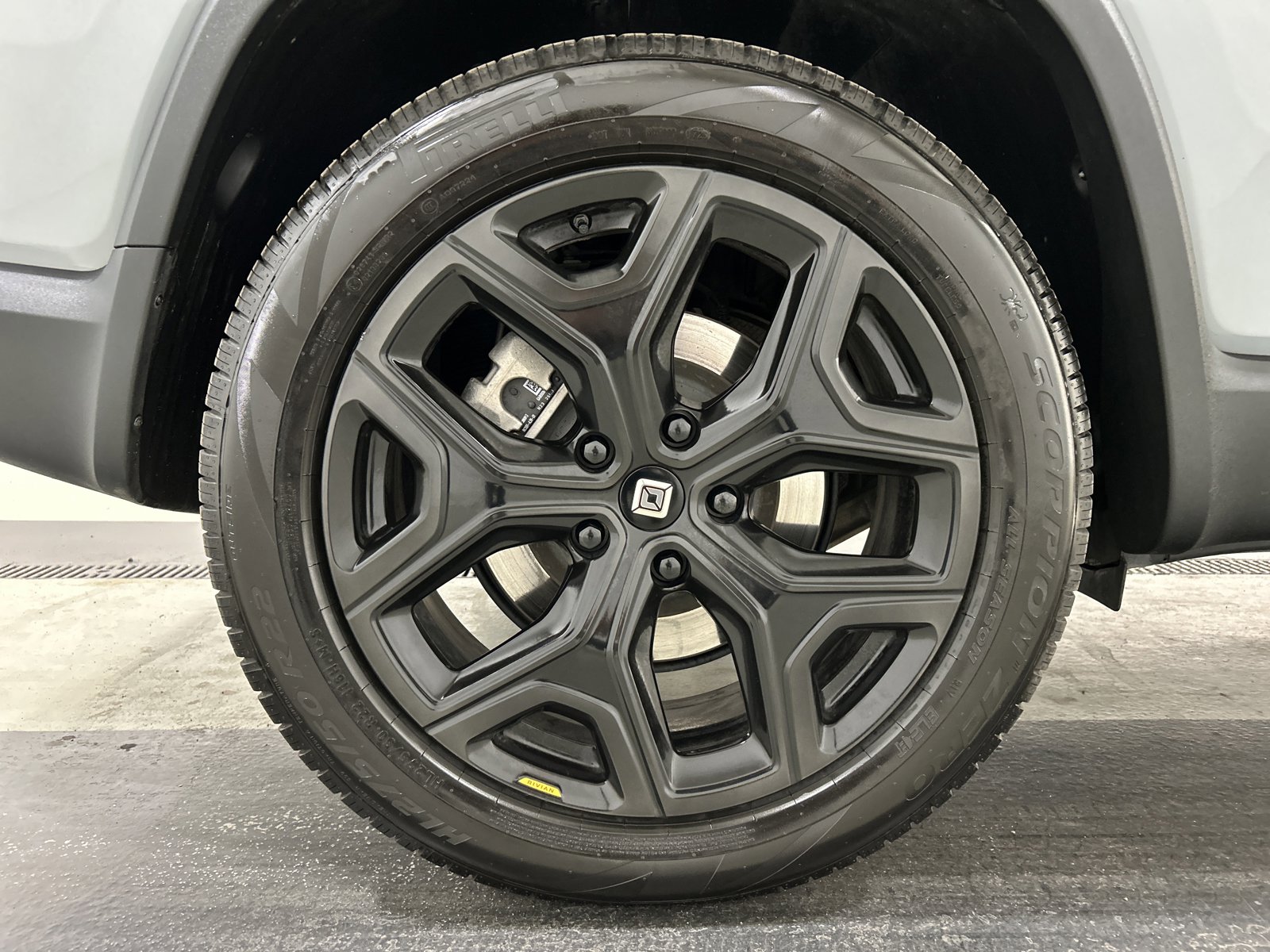 Used 2023 Rivian R1S Adventure image 12