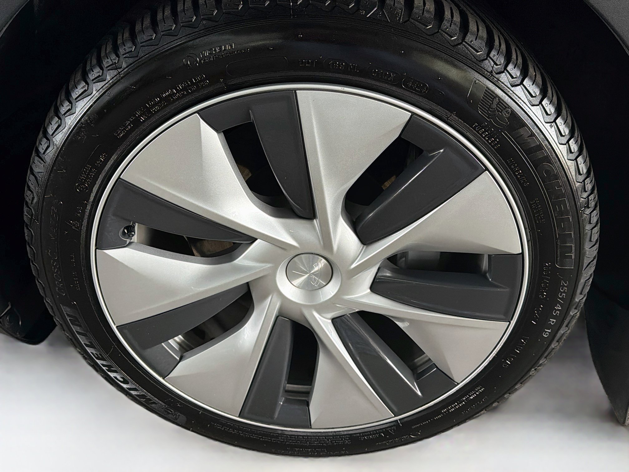 Used 2023 Tesla Model Y Long Range AWD/4WD image 11
