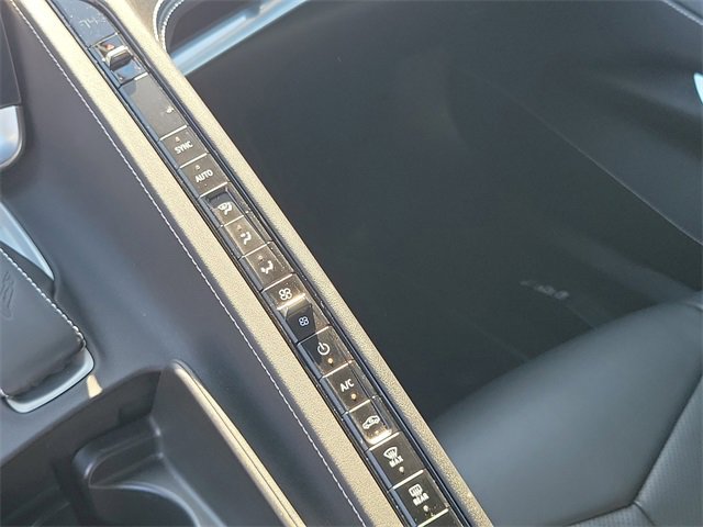 Used 2022 Chevrolet Corvette Stingray Convertible w/ Chrome Exterior Badge Package image 19