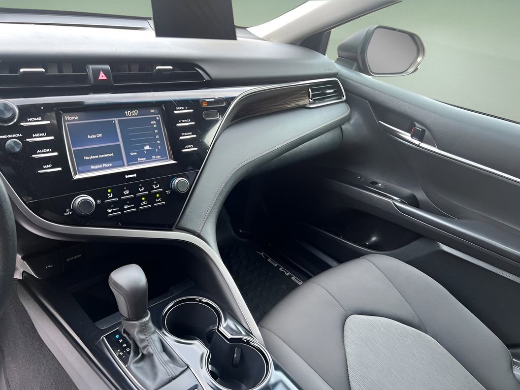 Used 2020 Toyota Camry LE image 11