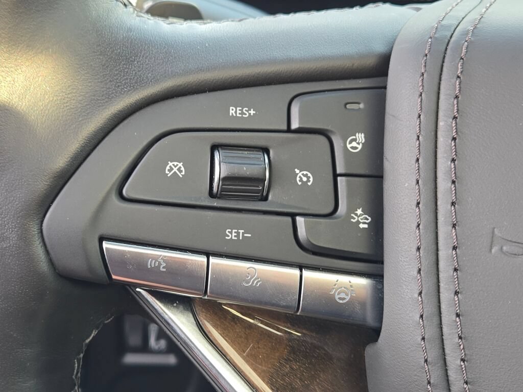 Used 2024 Cadillac Escalade Sport Platinum w/ LPO, ONYX Package AWD/4WD image 37