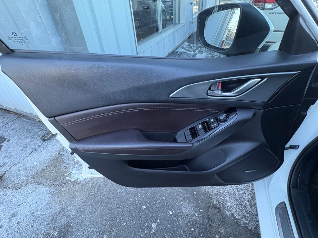 Used 2017 MAZDA MAZDA3 Grand Touring w/ Premium Equipment Package image 8