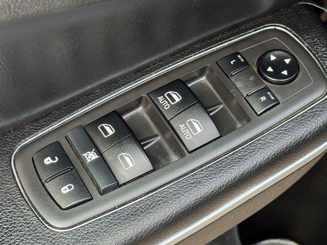 Used 2021 Chrysler 300 S RWD image 8