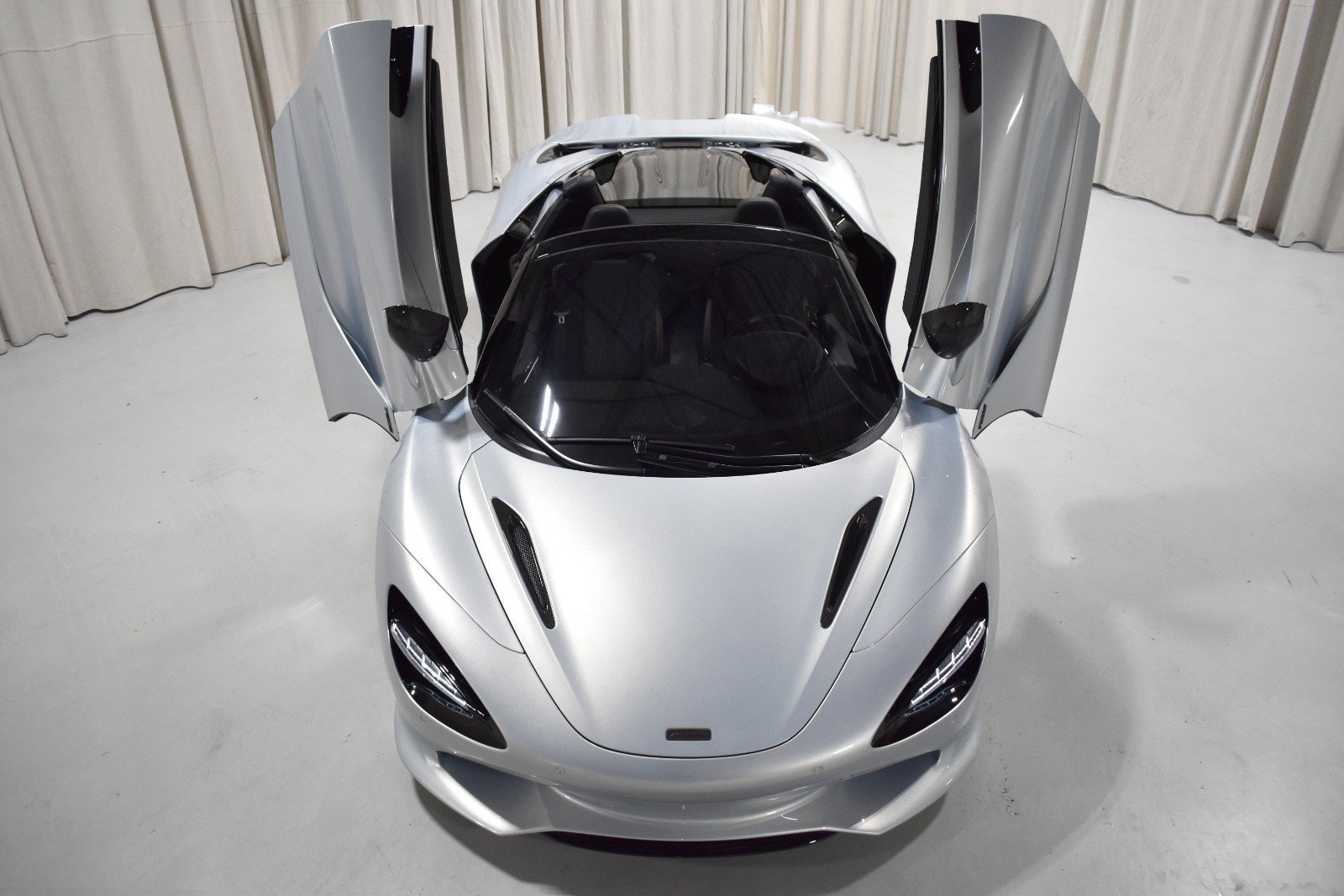 Used 2025 McLaren 750S Spider RWD image 16