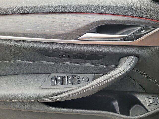 Used 2023 BMW 530i xDrive image 28