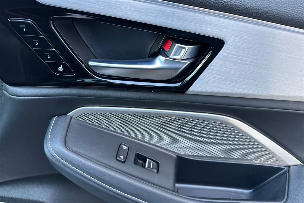 Used 2023 Acura MDX SH-AWD w/ Technology Package image 23