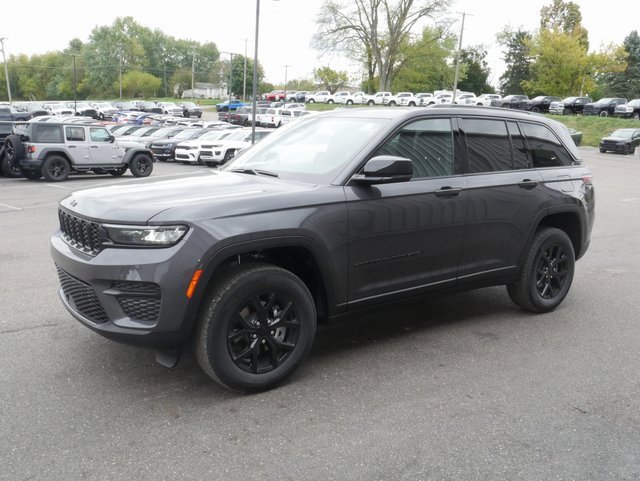 New 2025 Jeep Grand Cherokee Laredo image 7