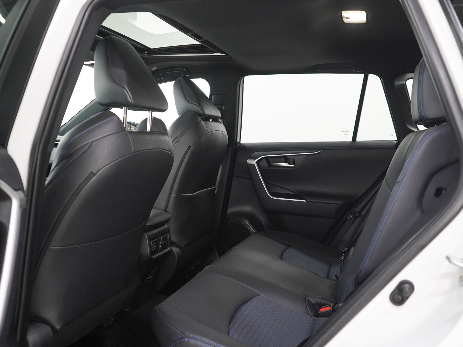 Used 2024 Toyota RAV4 XSE w/ Weather Package AWD/4WD image 18