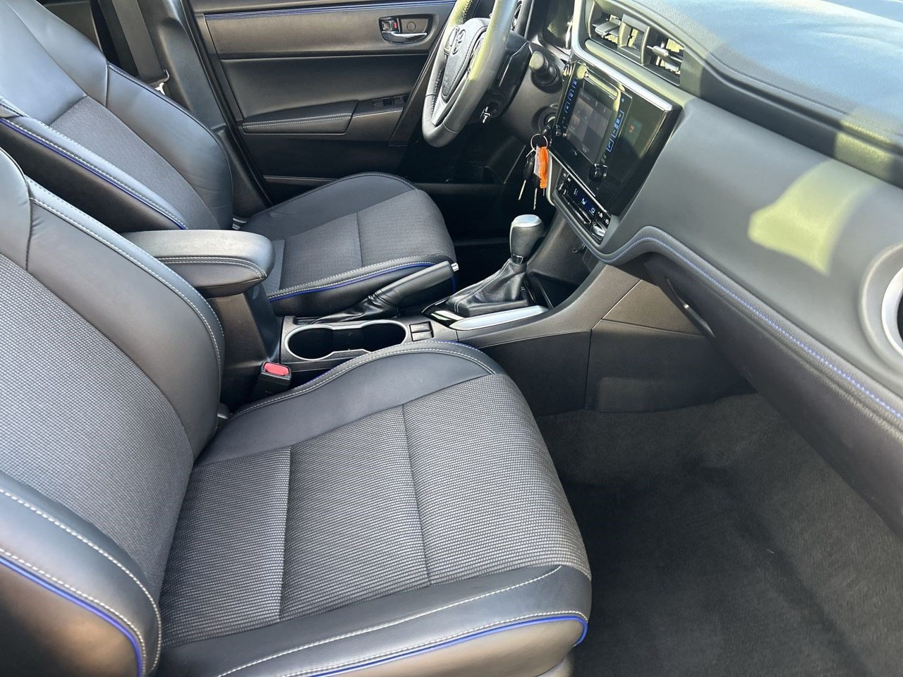 Used 2018 Toyota Corolla SE FWD image 9