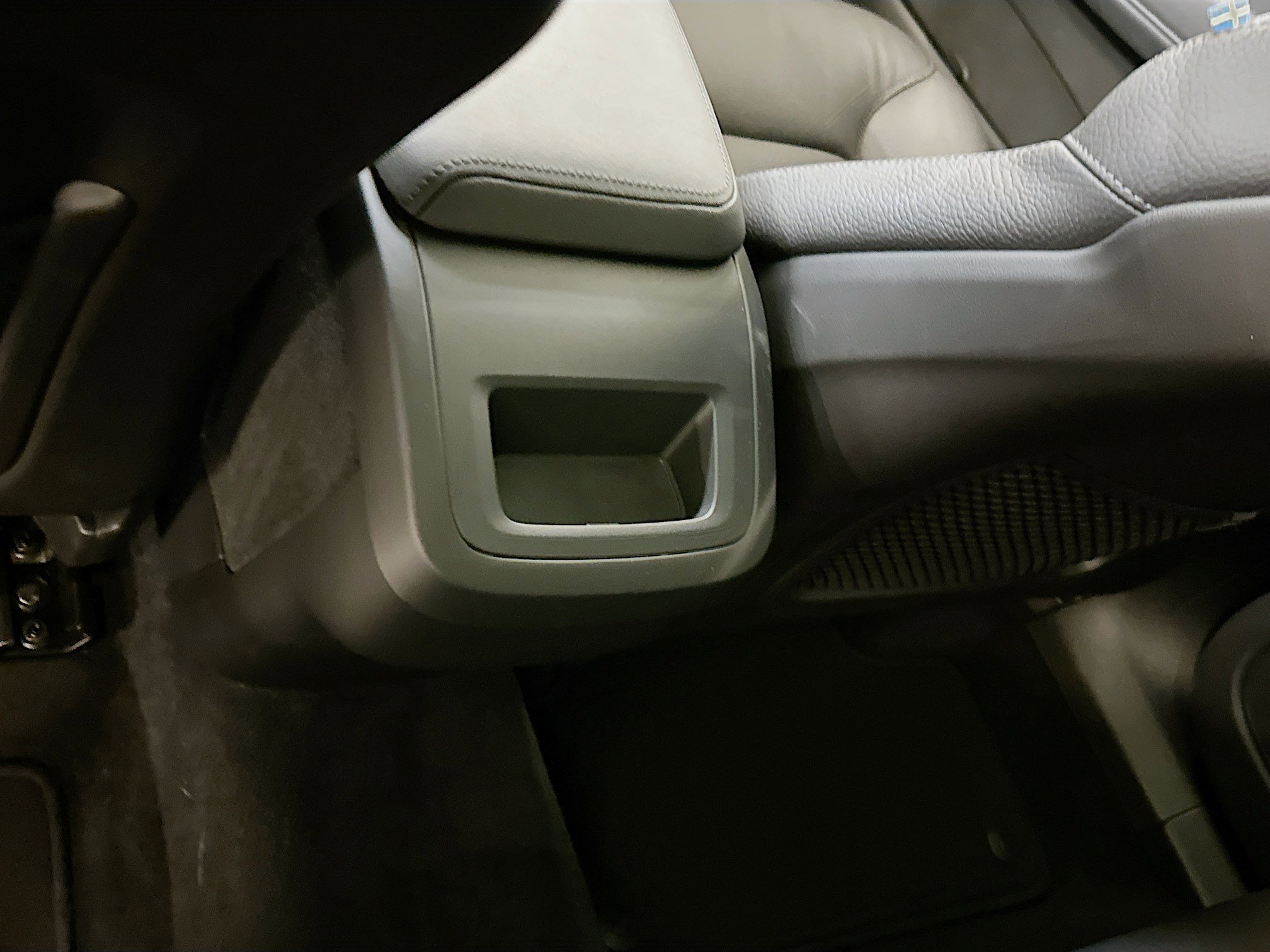 Used 2025 Volvo XC60 B5 Plus image 29