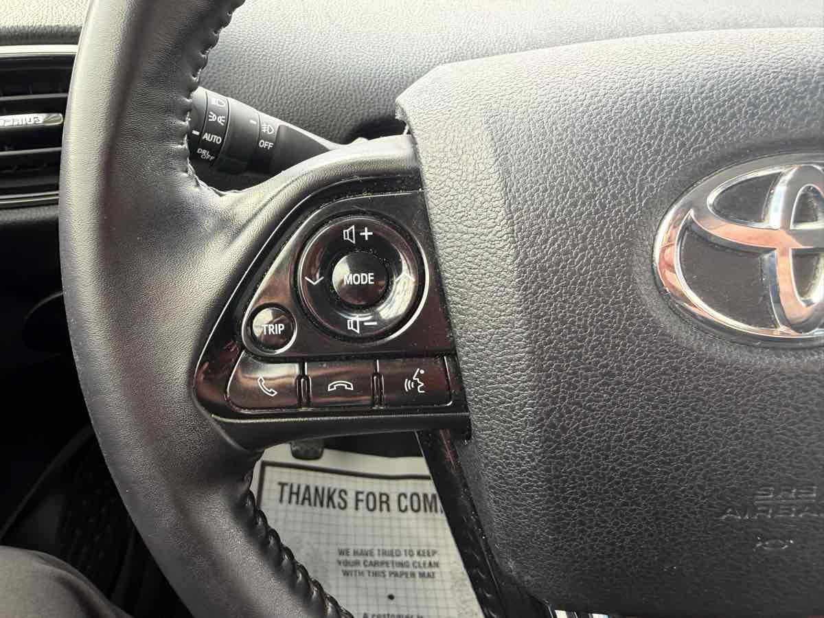 Used 2021 Toyota Prius XLE image 29