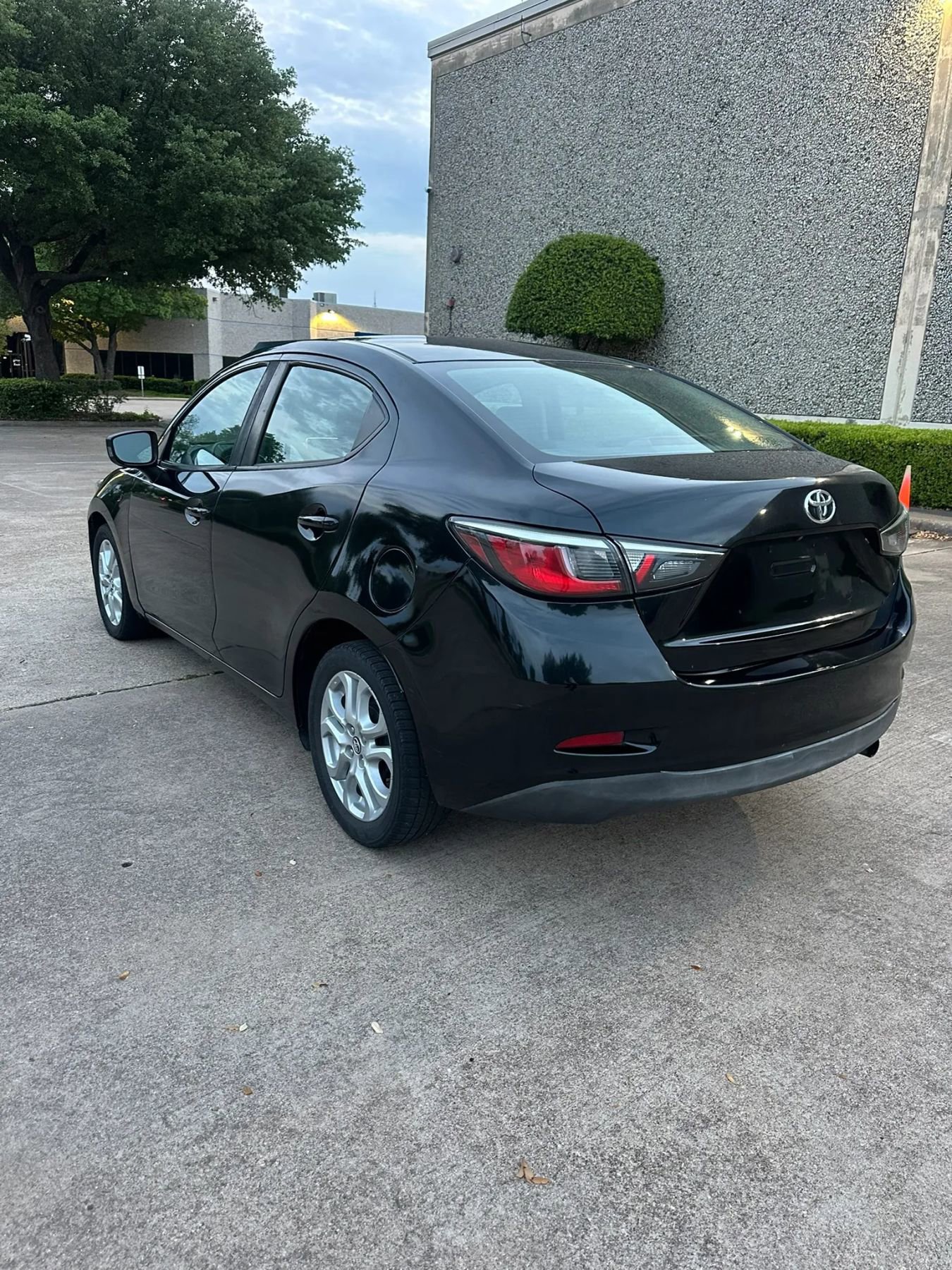 Used 2017 Toyota Yaris iA image 9