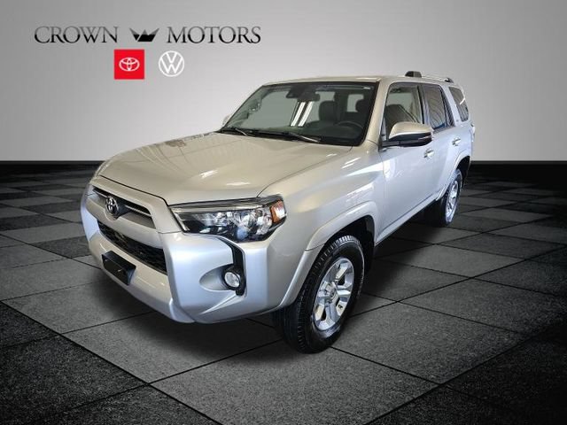 Used 2020 Toyota 4Runner SR5 Premium w/ Moonroof Package AWD/4WD image 3