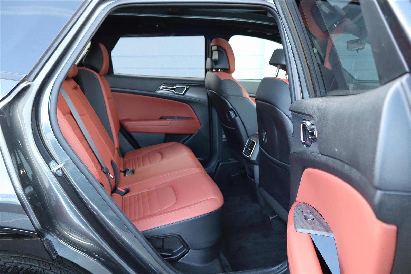 Certified 2023 Kia Sportage SX Prestige image 30