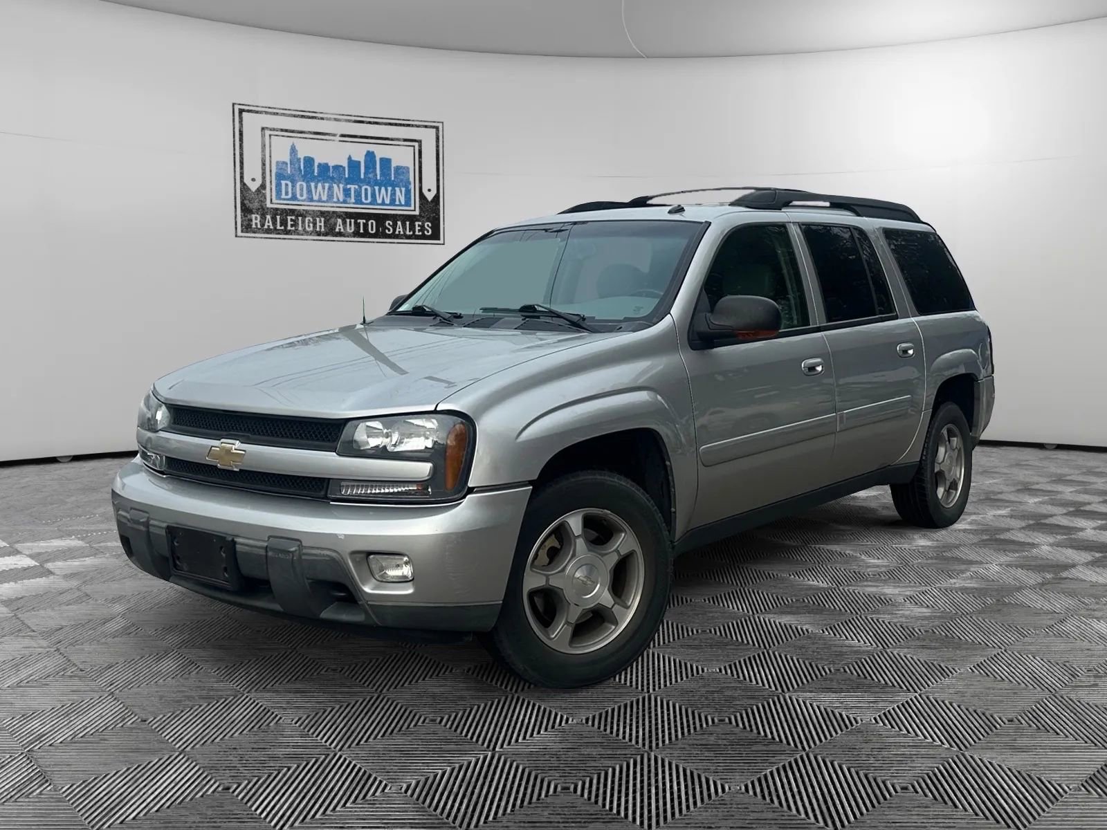 Used 2005 Chevrolet TrailBlazer EXT LT Extended Sport Utility 4D w/ Luxury Package image 2