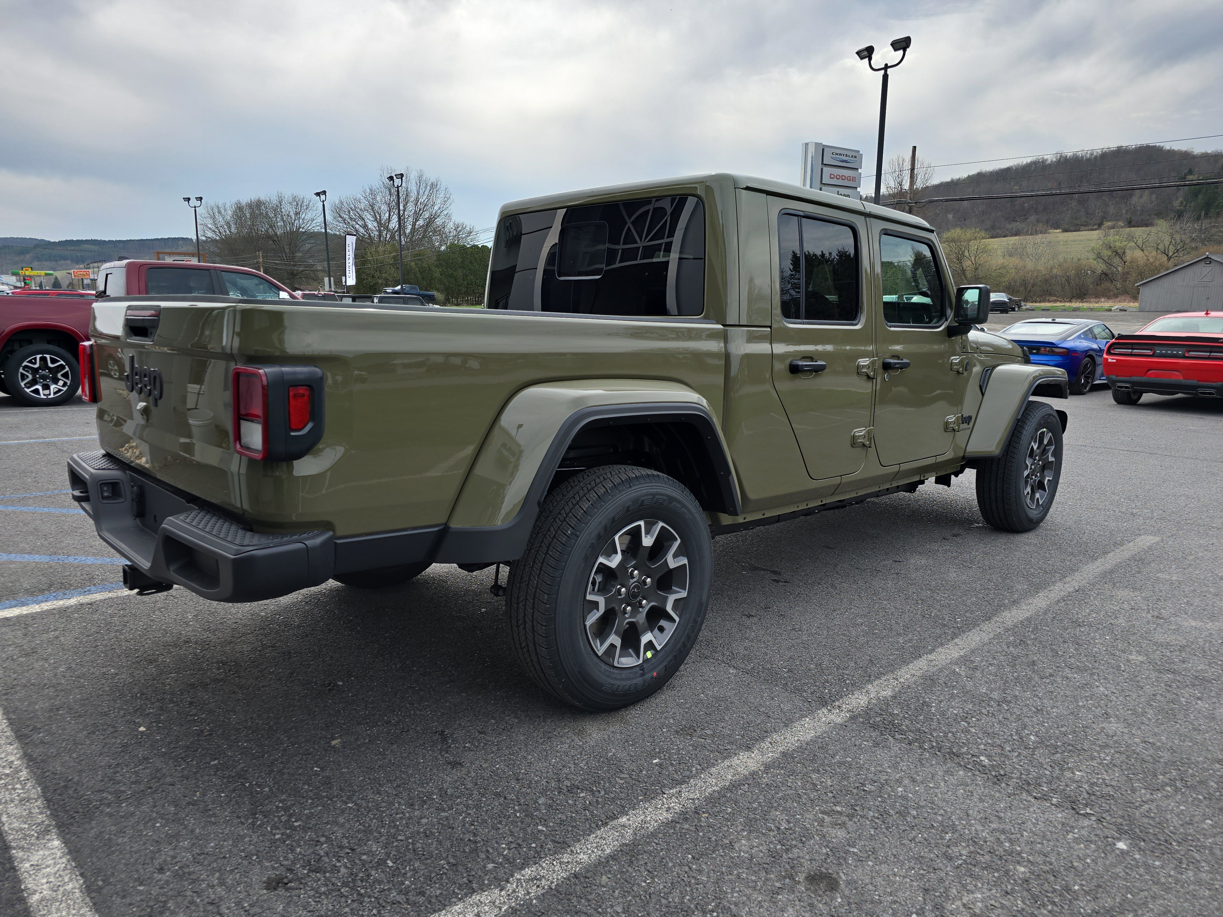 New 2025 Jeep Gladiator Sport w/ Premium Package video 3
