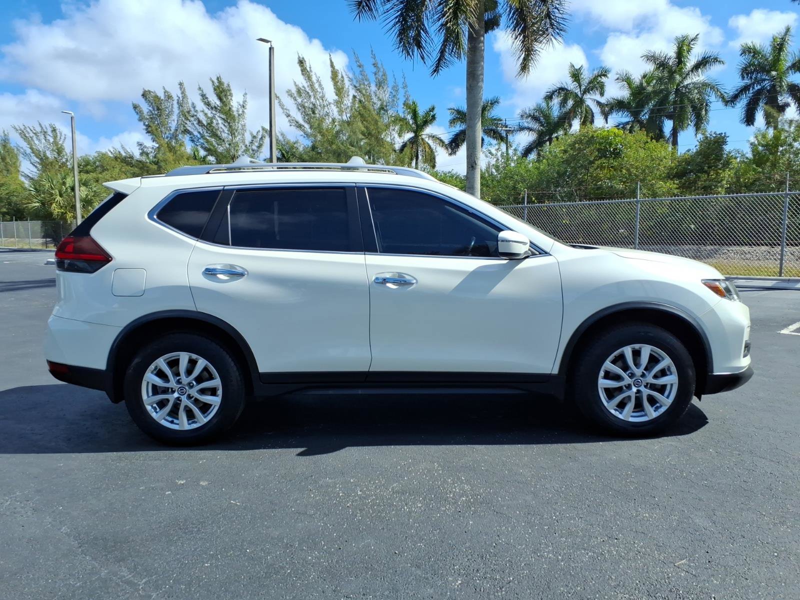 Used 2020 Nissan Rogue SV image 15