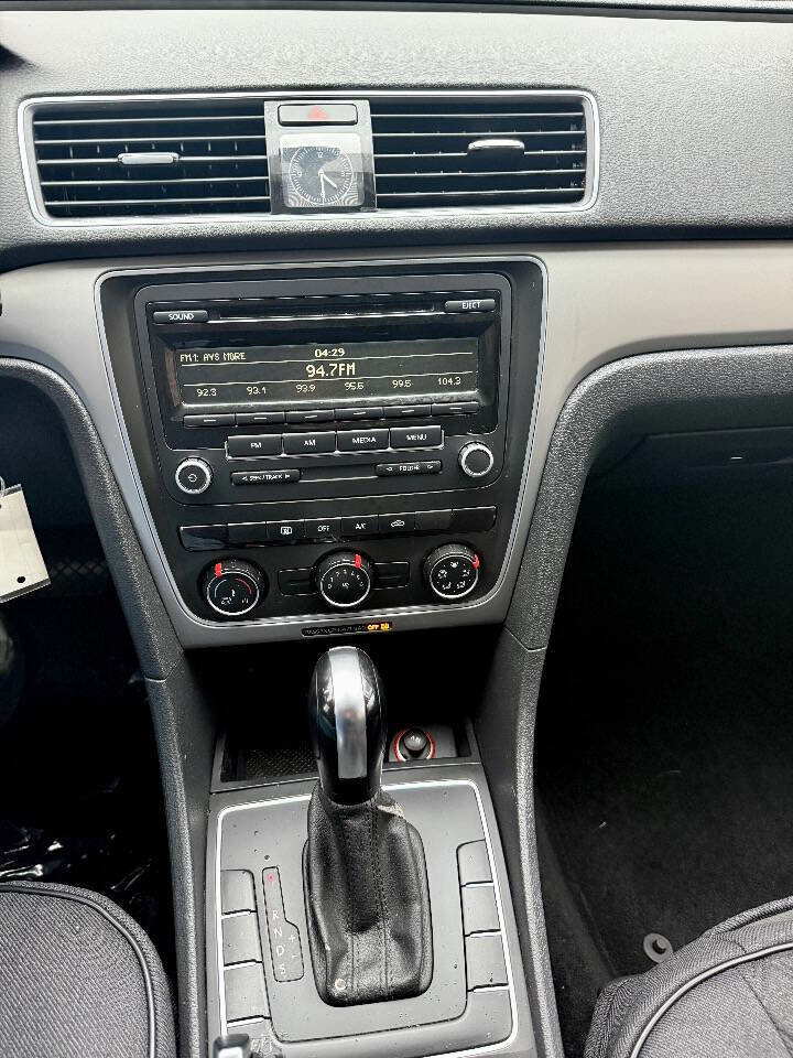 Used 2014 Volkswagen Passat 1.8T S image 40