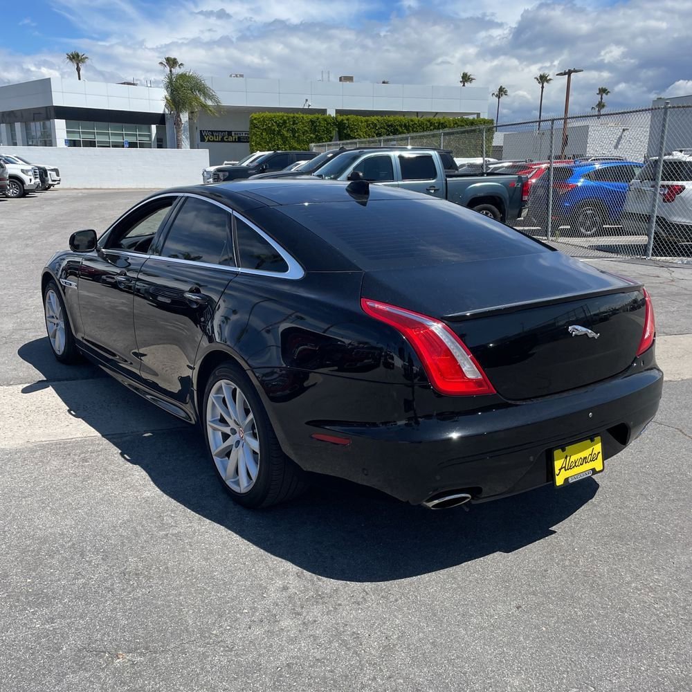Used 2016 Jaguar XJ R-Sport RWD image 4