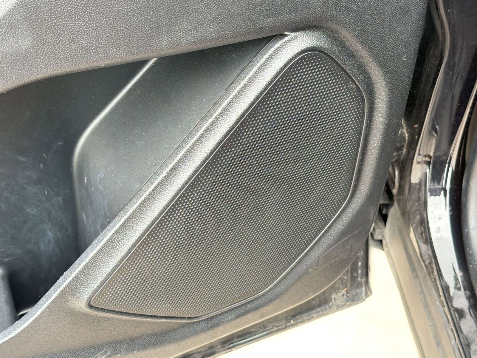 Used 2020 Ford Explorer XLT w/ Equipment Group 202A image 25