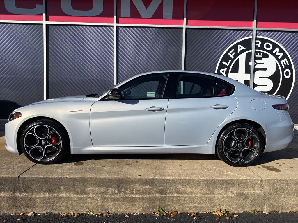 New 2025 Alfa Romeo Giulia AWD image 9