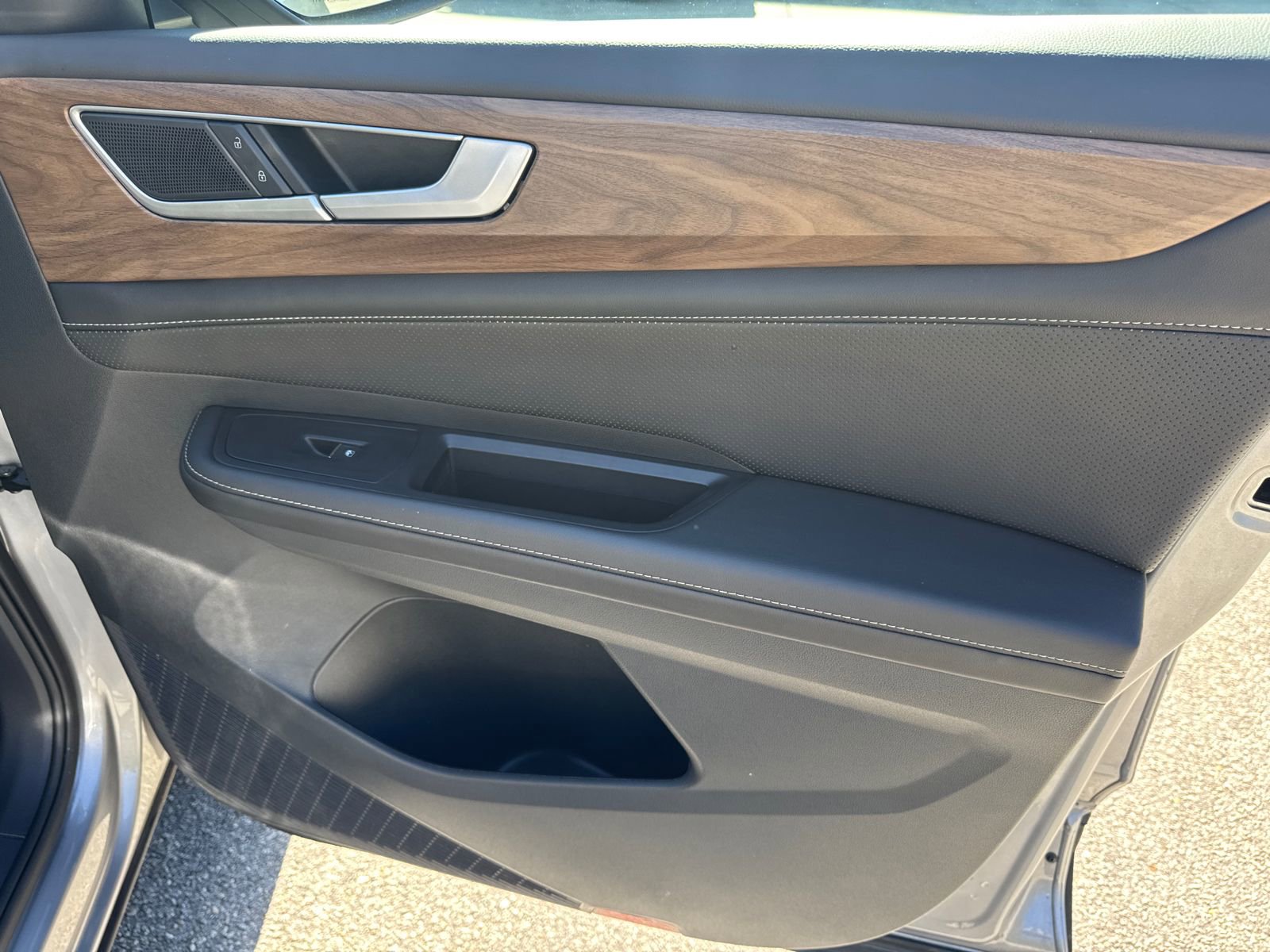 Used 2025 Volkswagen Atlas SE image 14