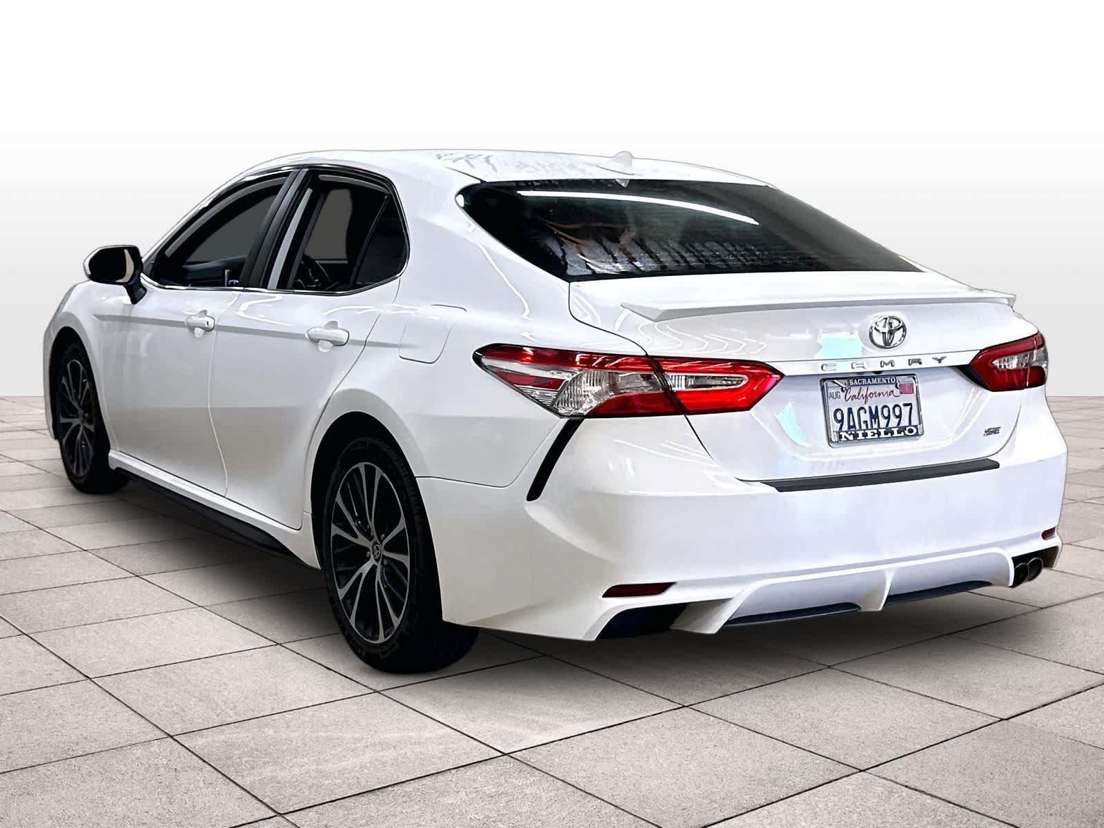 Used 2020 Toyota Camry SE FWD image 14