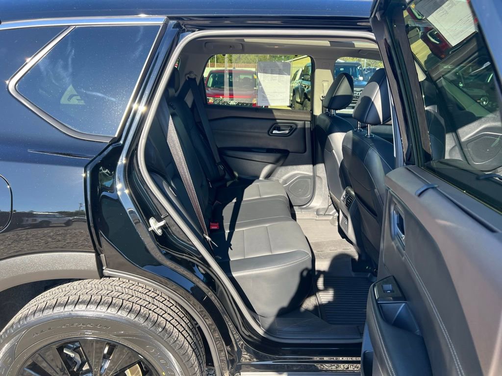 Used 2023 Nissan Rogue SV w/ SV Premium B Package image 20