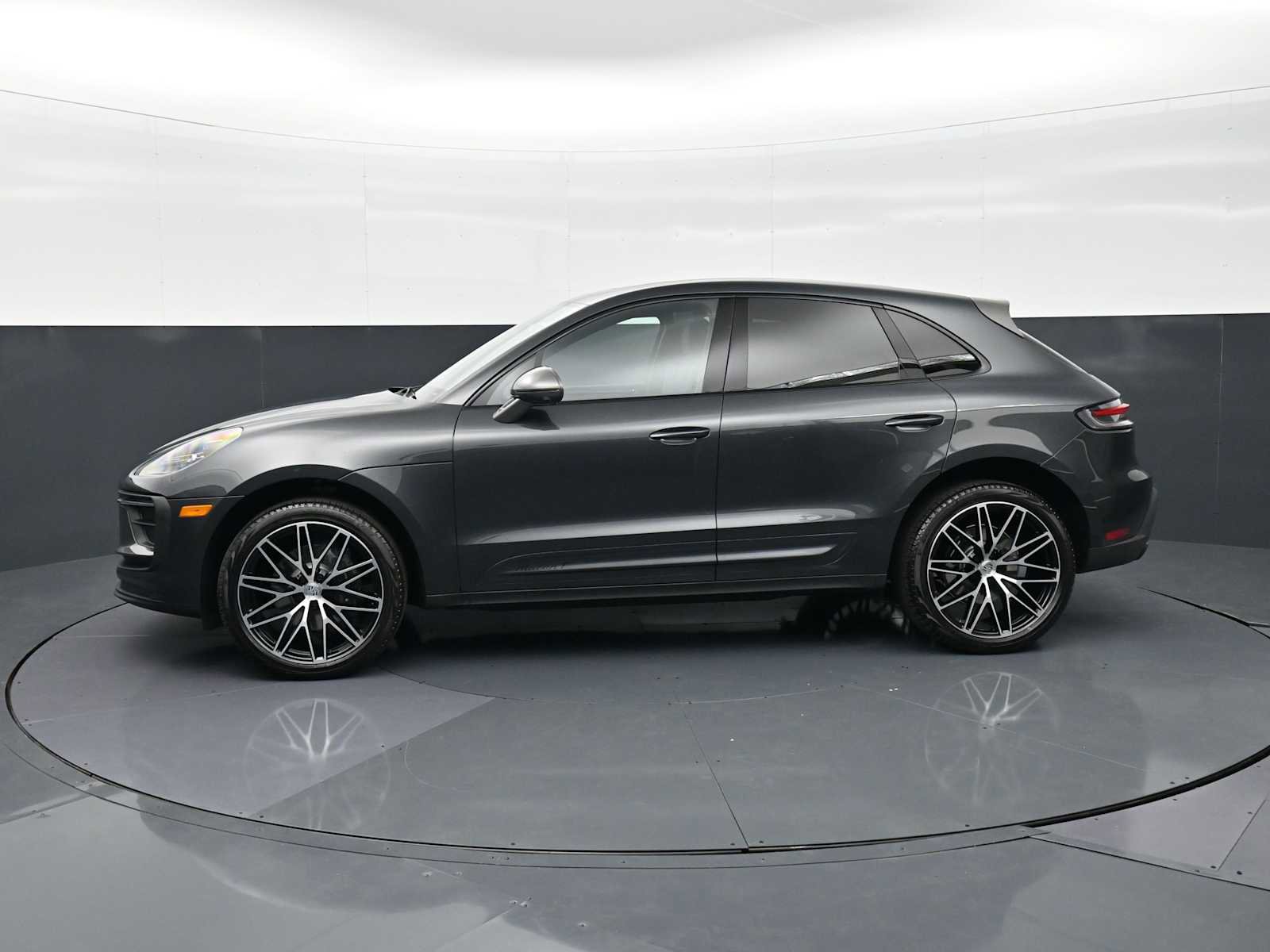 Certified 2025 Porsche Macan Turbo AWD/4WD image 2
