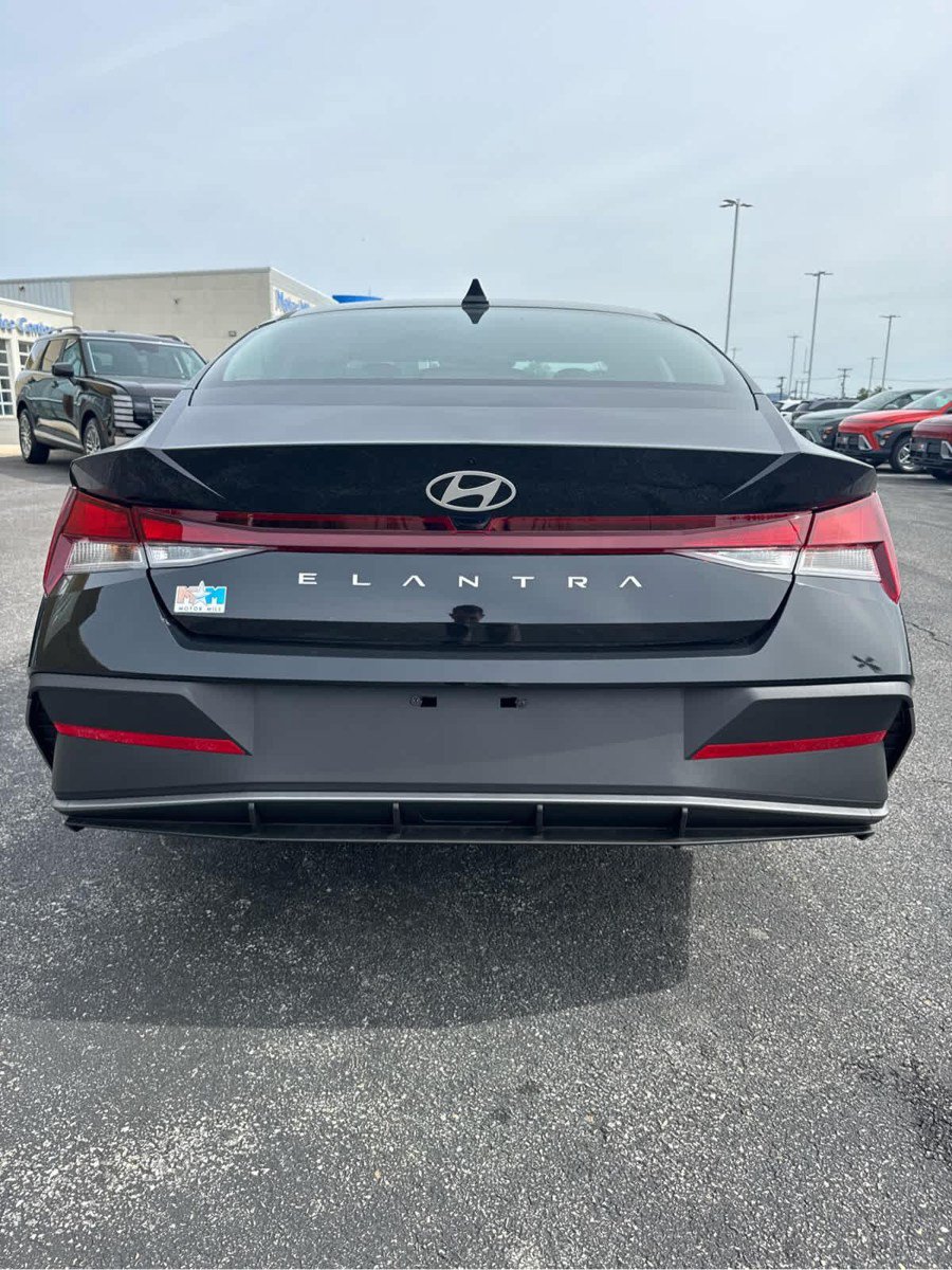New 2026 Hyundai Elantra SE FWD image 14