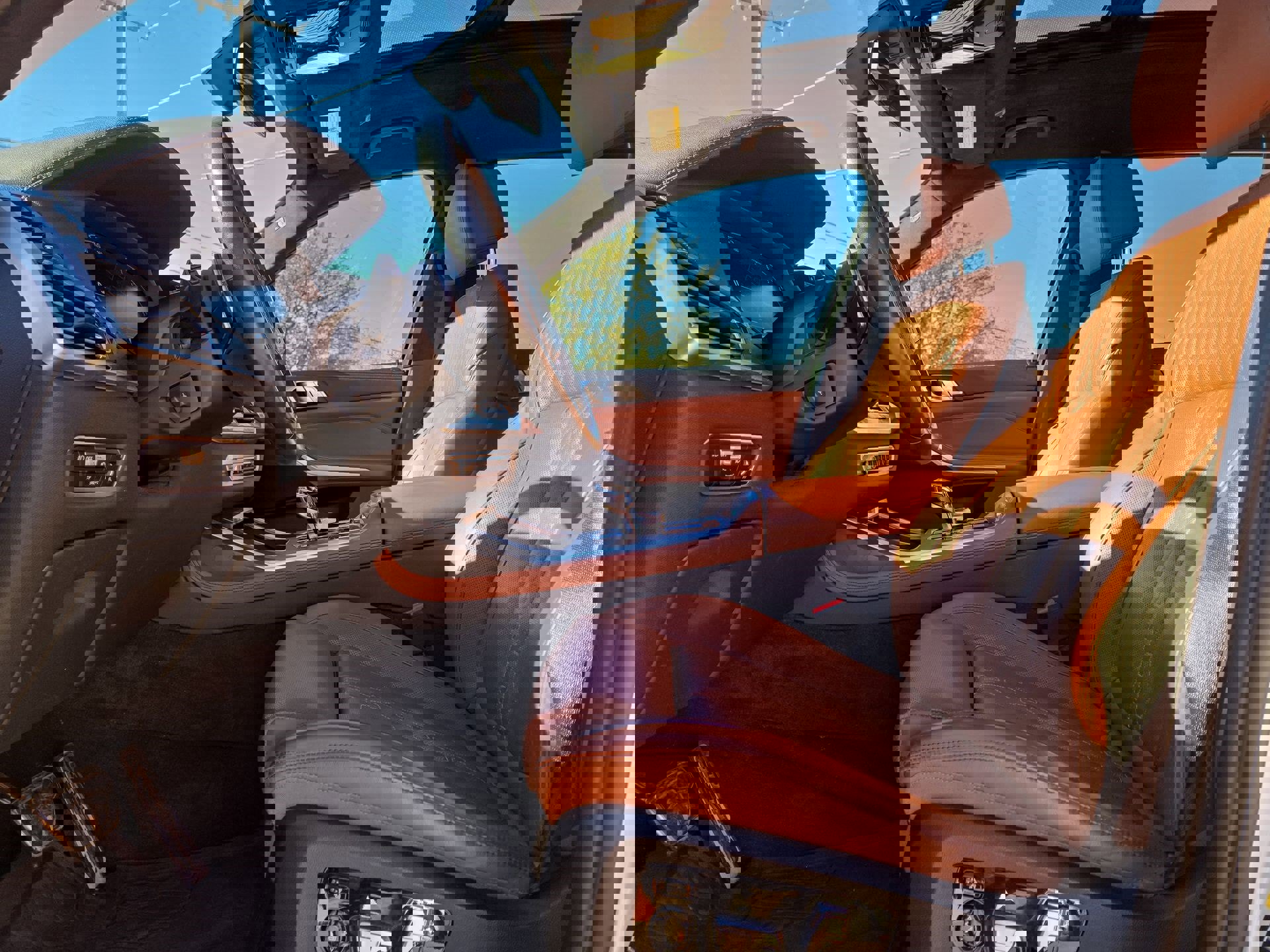 Used 2022 BMW X7 xDrive40i w/ M Sport Package image 16