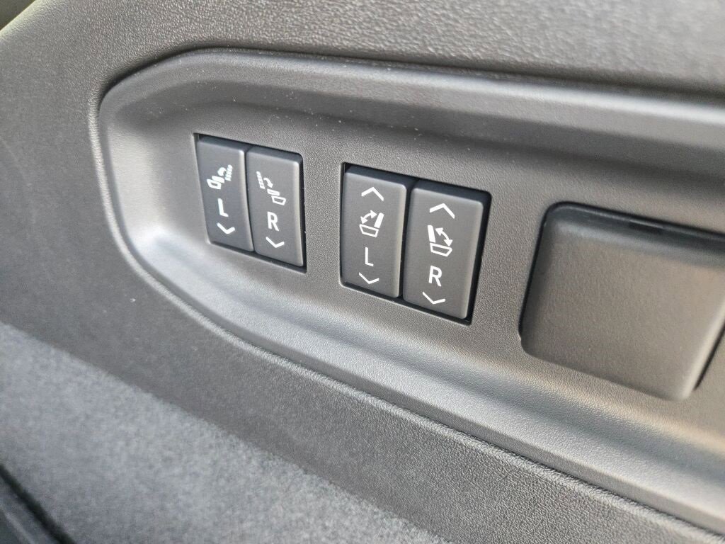 New 2026 Cadillac Vistiq Sport w/ LPO, Floor Liner Package image 21