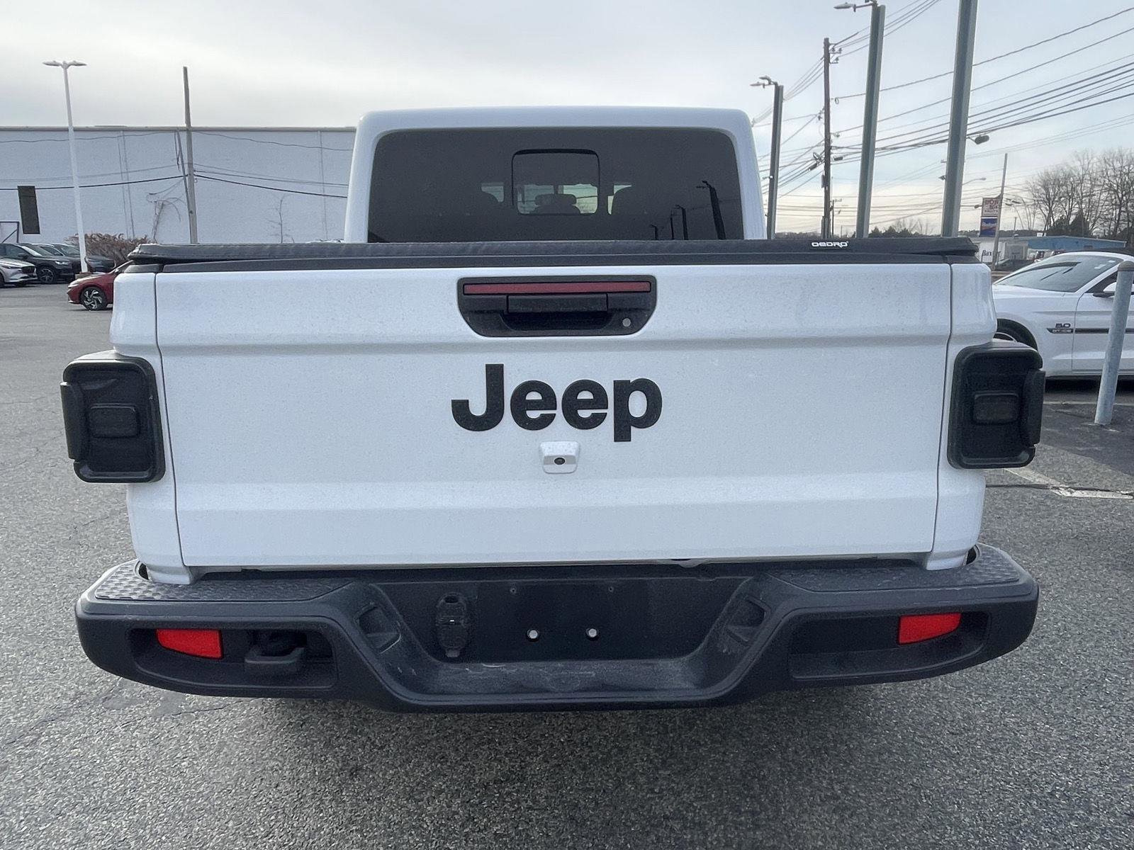 Used 2025 Jeep Gladiator Sport image 7