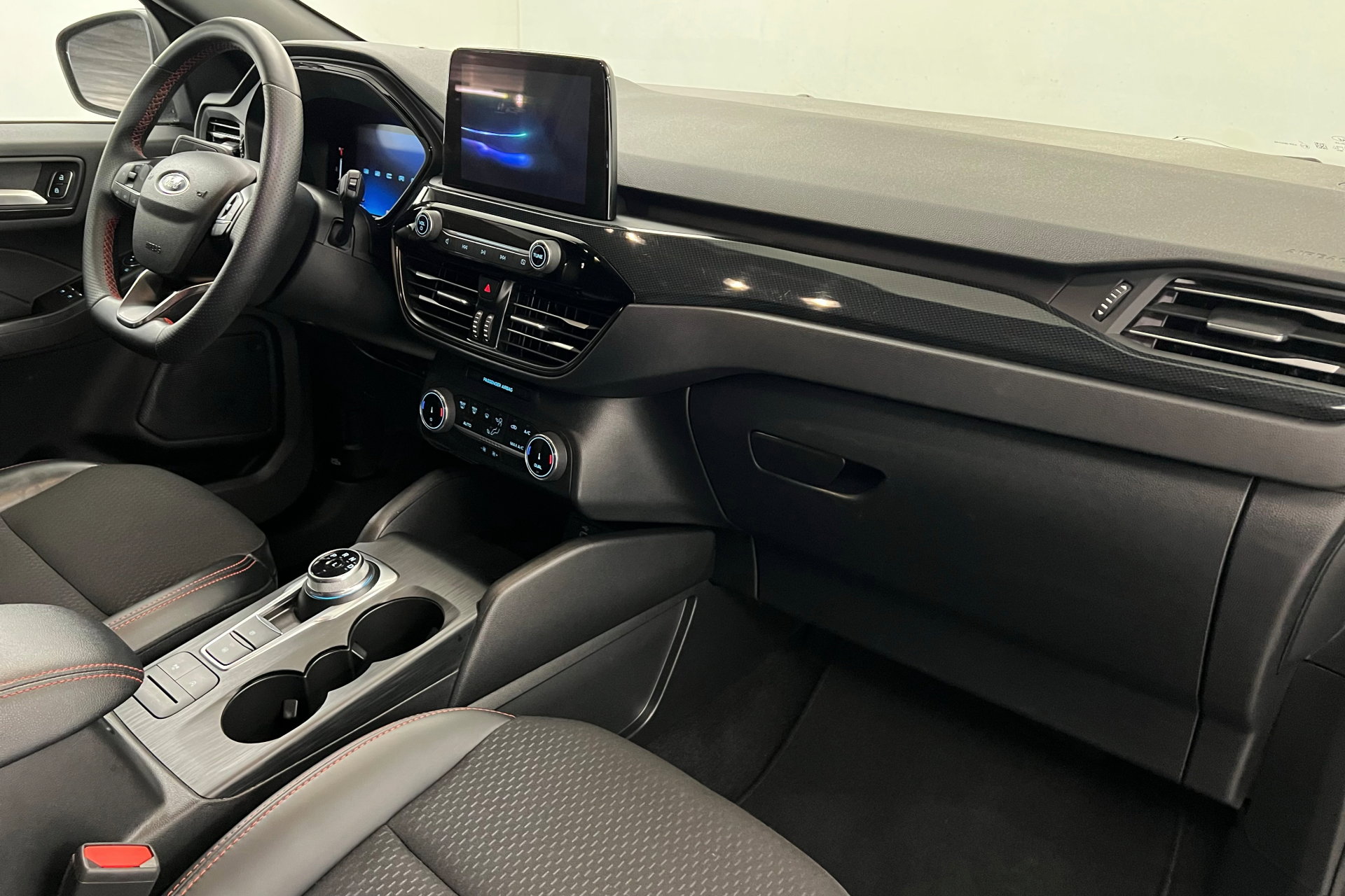 Used 2025 Ford Escape ST-Line image 25