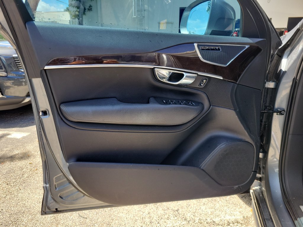 Used 2017 Volvo XC90 T6 Momentum w/ Vision Package AWD/4WD image 17
