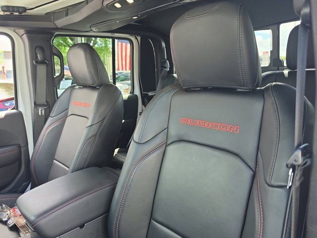Used 2024 Jeep Gladiator Rubicon w/ Technology Group AWD/4WD image 18