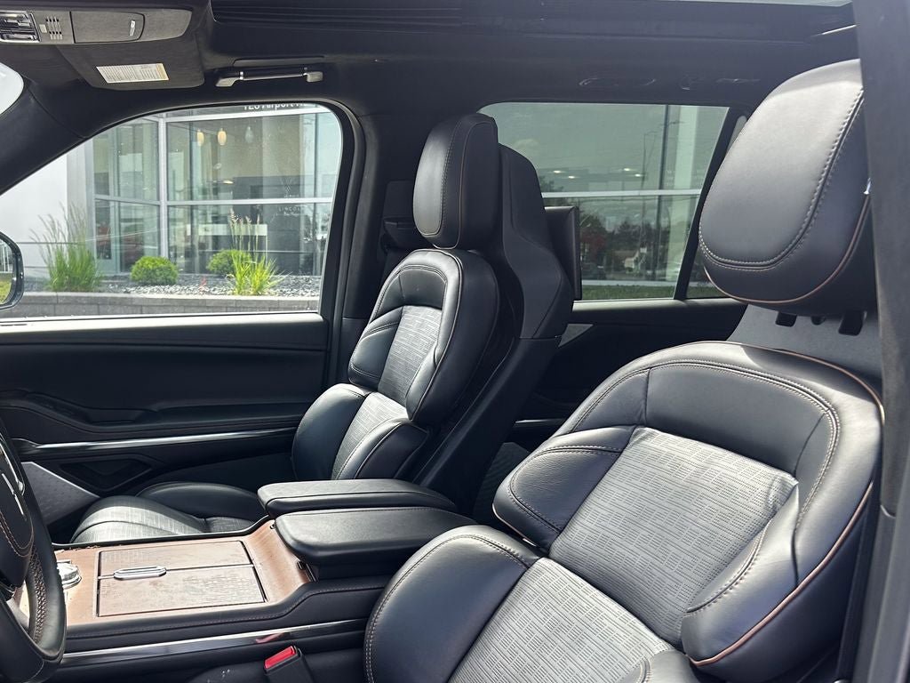 Used 2025 Lincoln Navigator Black Label AWD/4WD image 10