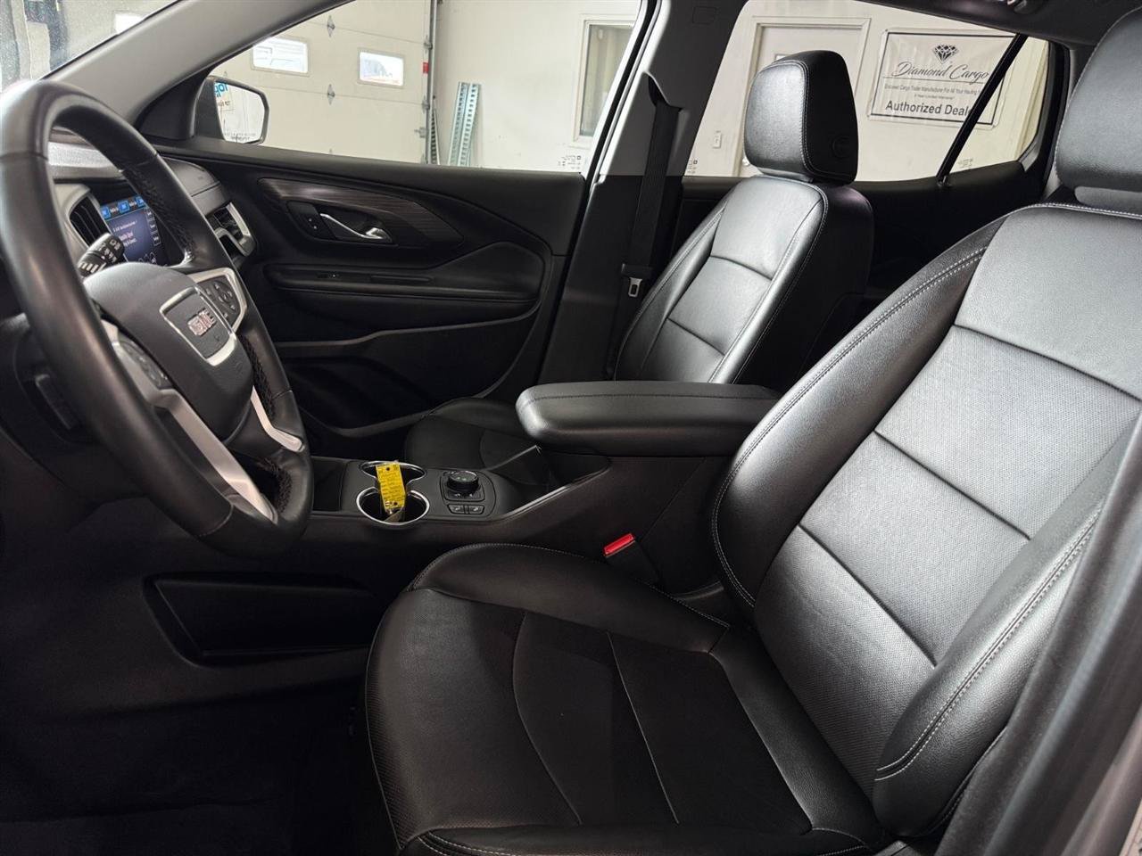Used 2024 GMC Terrain SLT AWD/4WD image 8