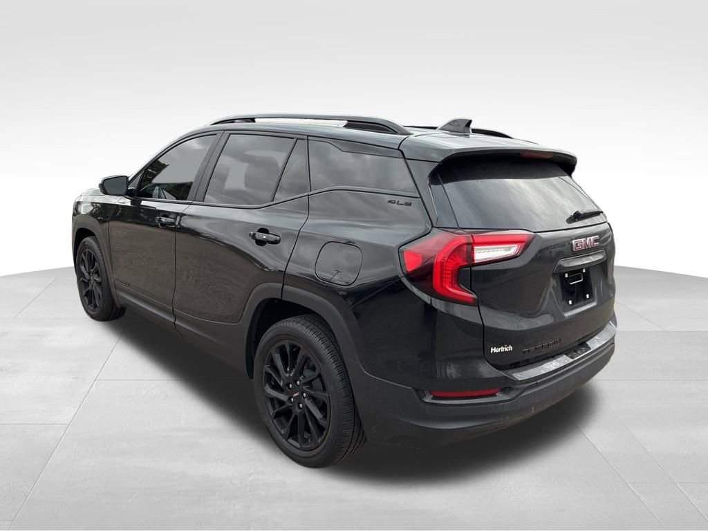 Used 2024 GMC Terrain SLE w/ Driver Convenience Package image 3