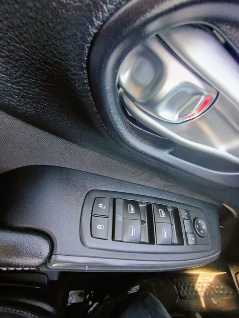 Used 2016 Jeep Cherokee Sport w/ Cold Weather Group image 28