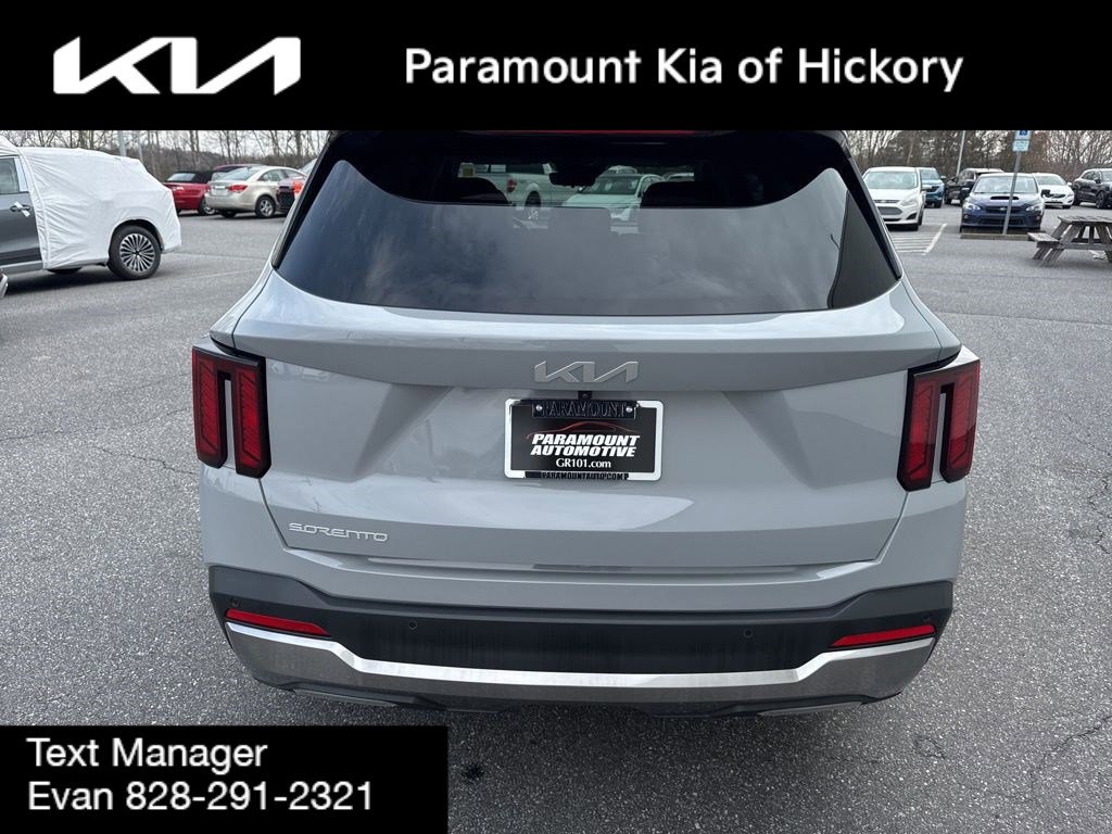 Used 2025 Kia Sorento S w/ Panoramic Sunroof Package image 6