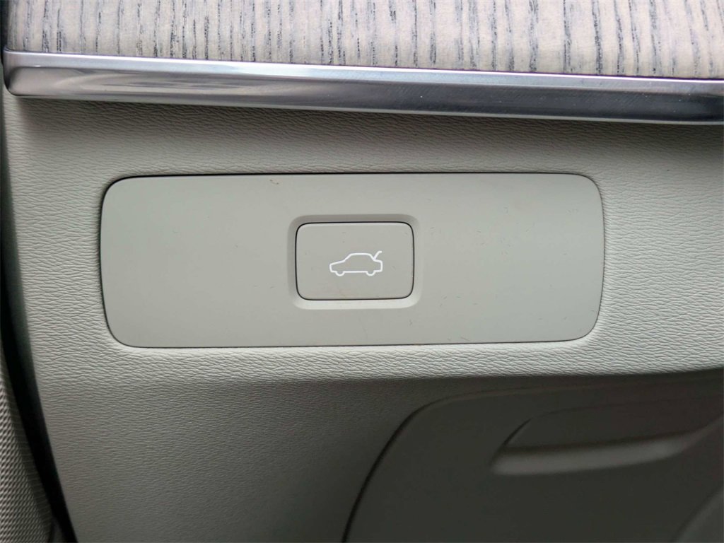 Used 2023 Volvo XC90 B6 Ultimate w/ Protection Package Premier image 35