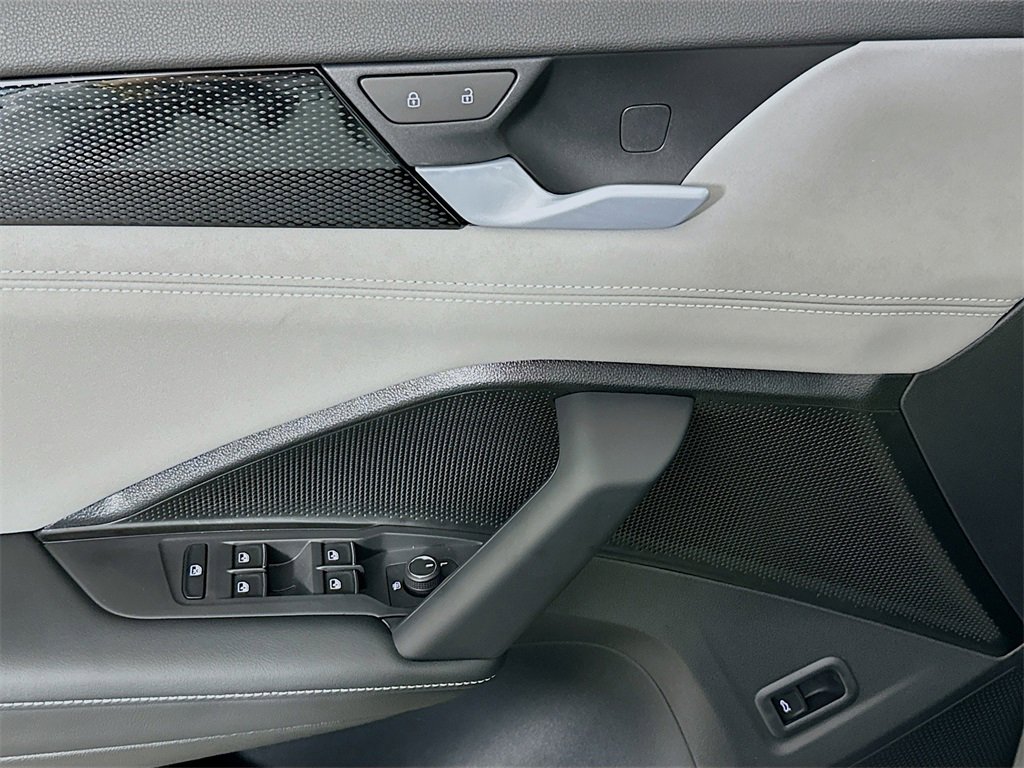 New 2026 Volkswagen Tiguan SE image 21