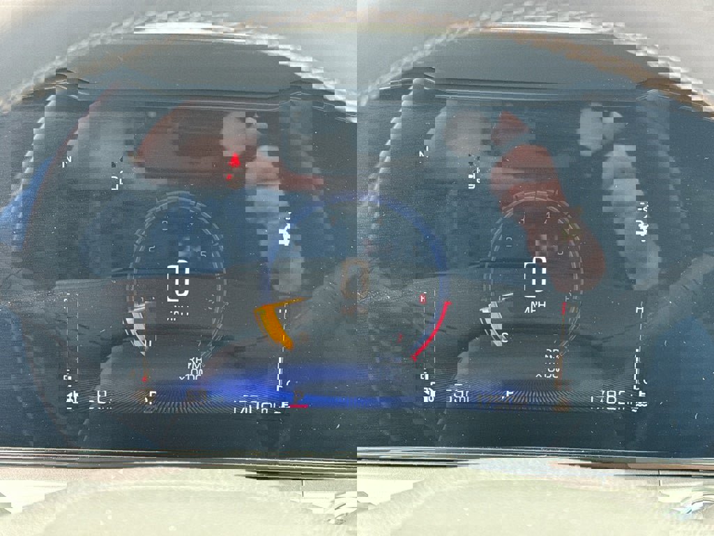 Used 2025 Chevrolet Trax LT w/ LT Convenience Package FWD image 22